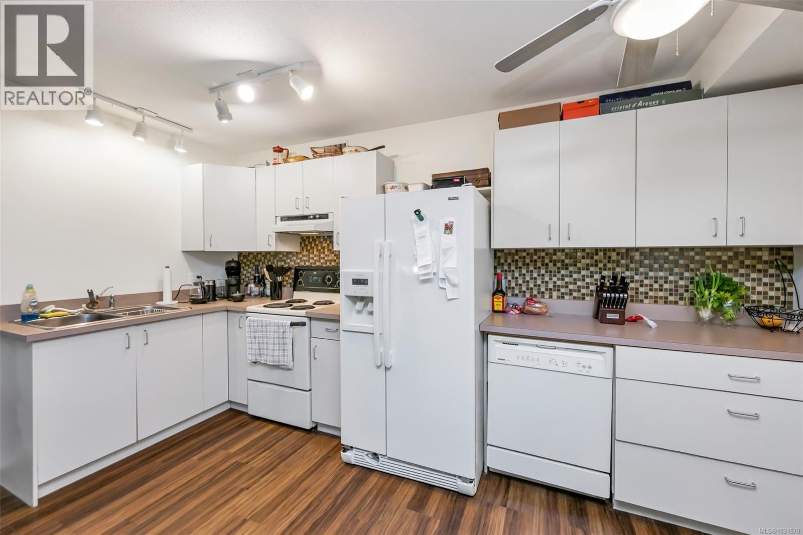 4008 Bow Rd, Saanich