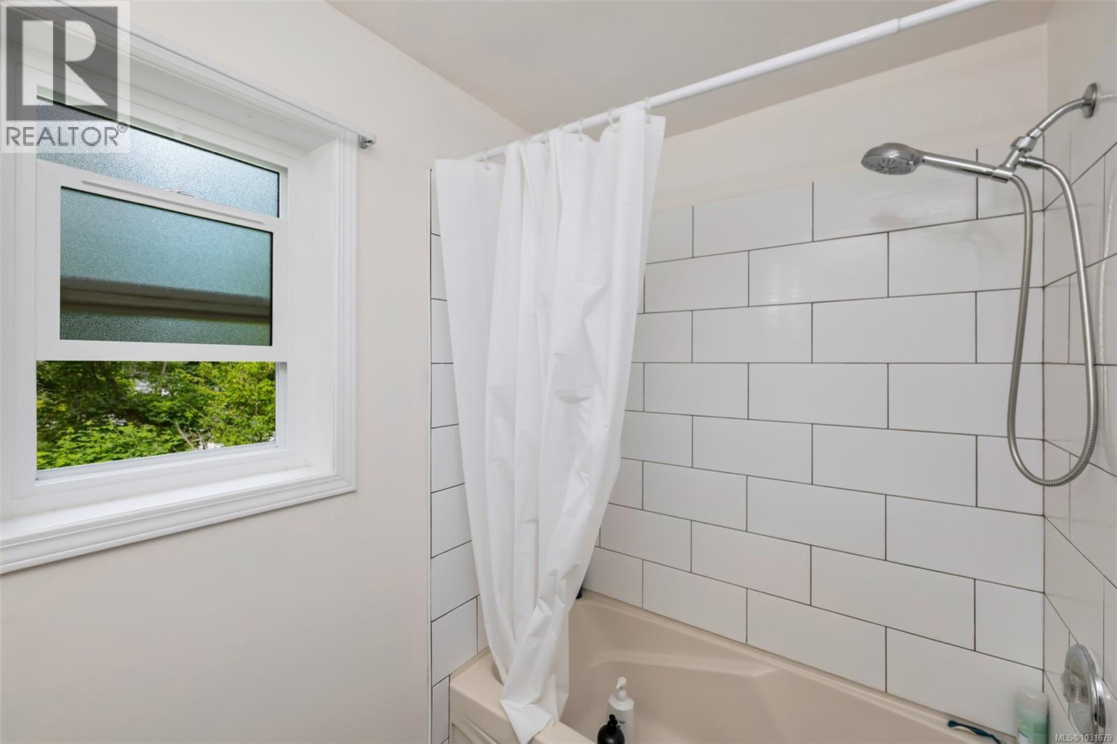 4008 Bow Rd, Saanich