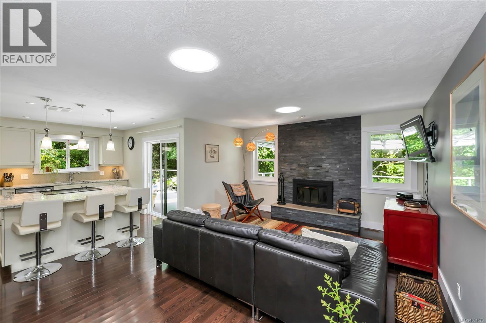 4008 Bow Rd, Saanich