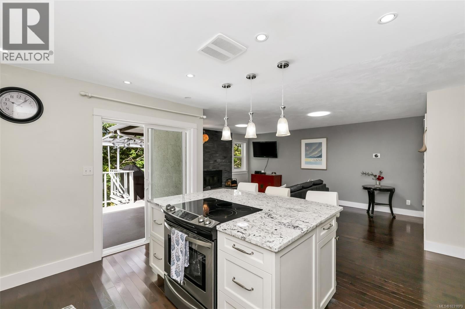 4008 Bow Rd, Saanich