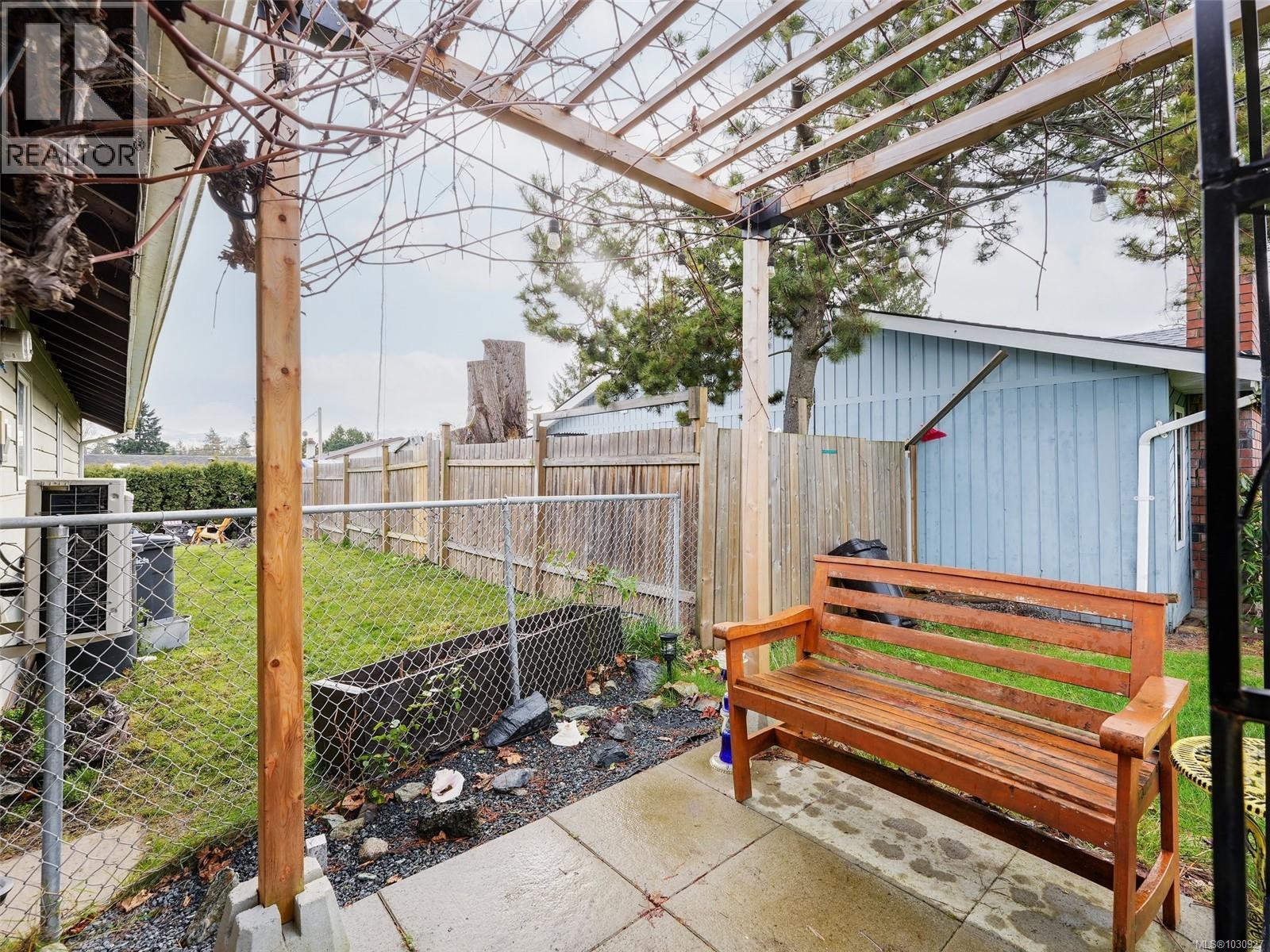 867 MCKENZIE AVE - 17