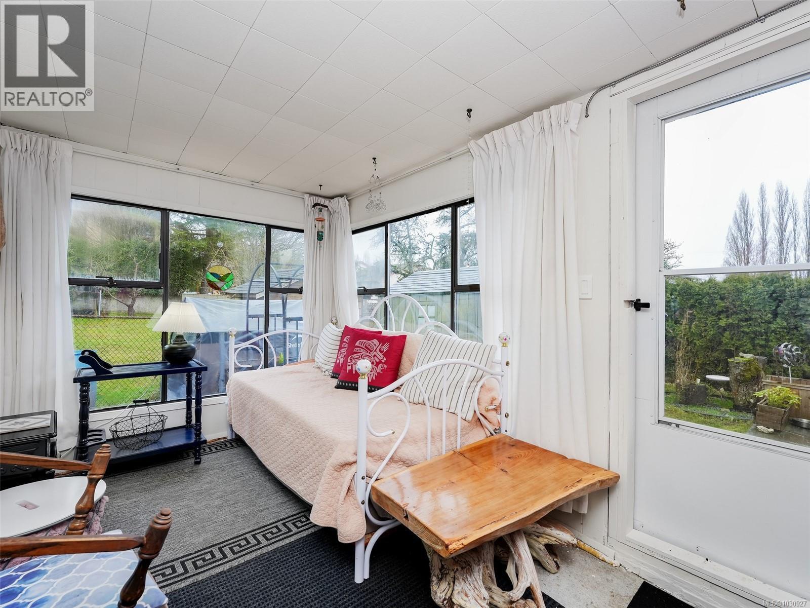 867 McKenzie Ave - 14