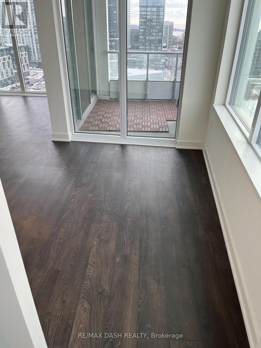 #806W 27 BATHURST STREET - 10