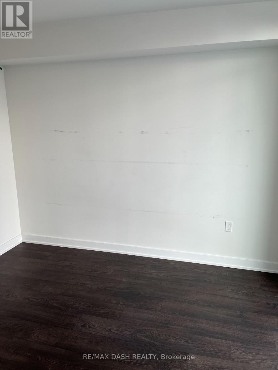 #806W 27 BATHURST STREET - 21