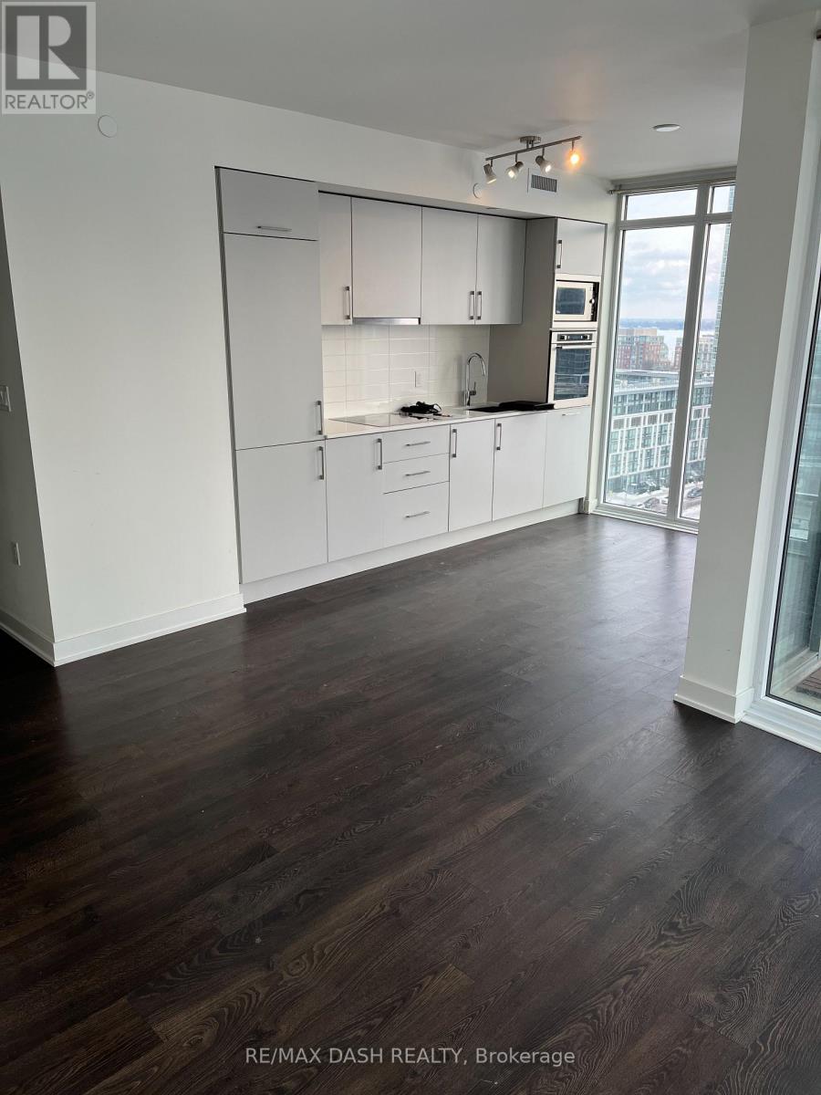 #806W 27 BATHURST STREET - 2