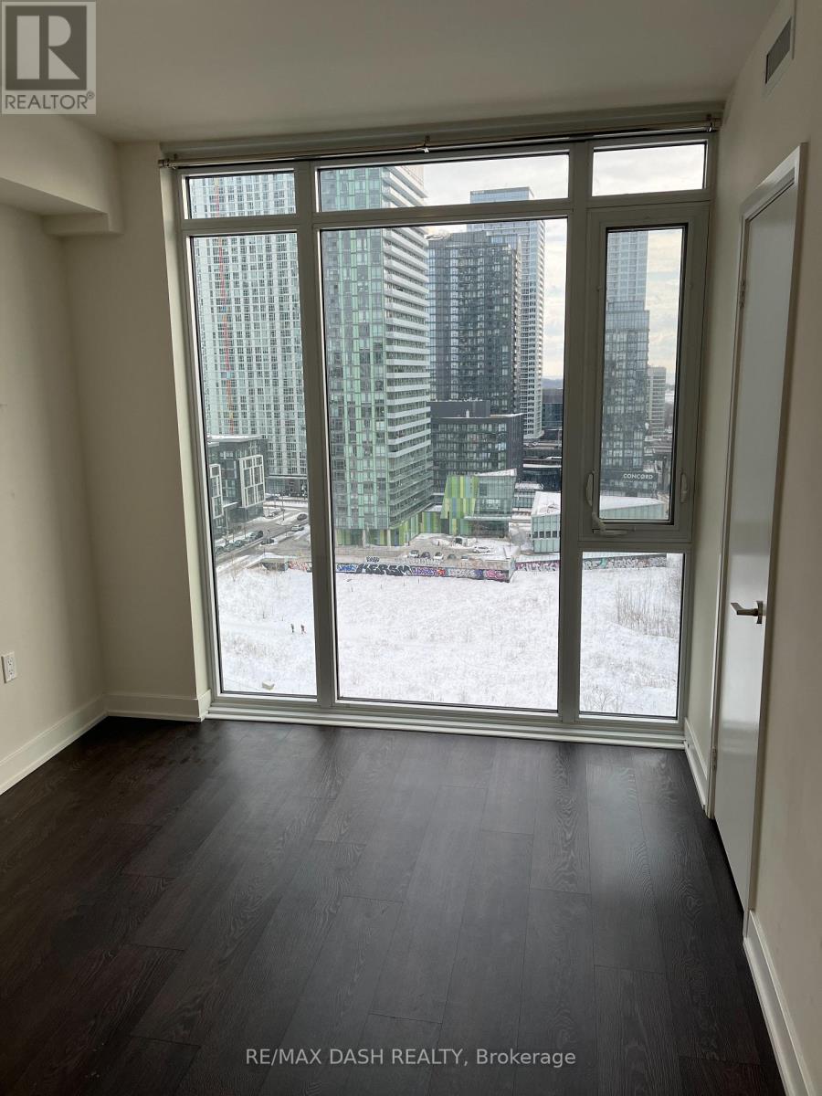 #806W 27 BATHURST STREET - 5