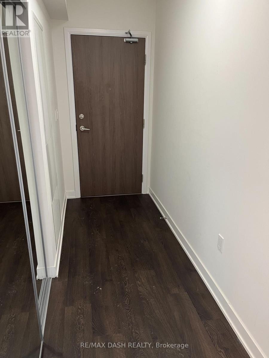 #806W 27 BATHURST STREET - 3