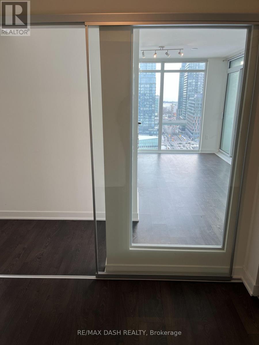 #806W 27 BATHURST STREET - 15