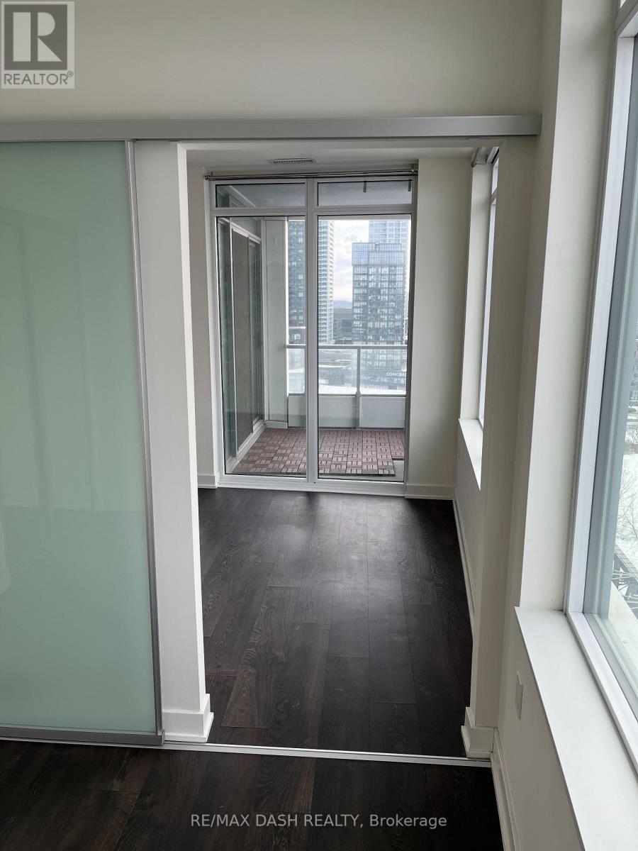 #806W 27 BATHURST STREET - 11