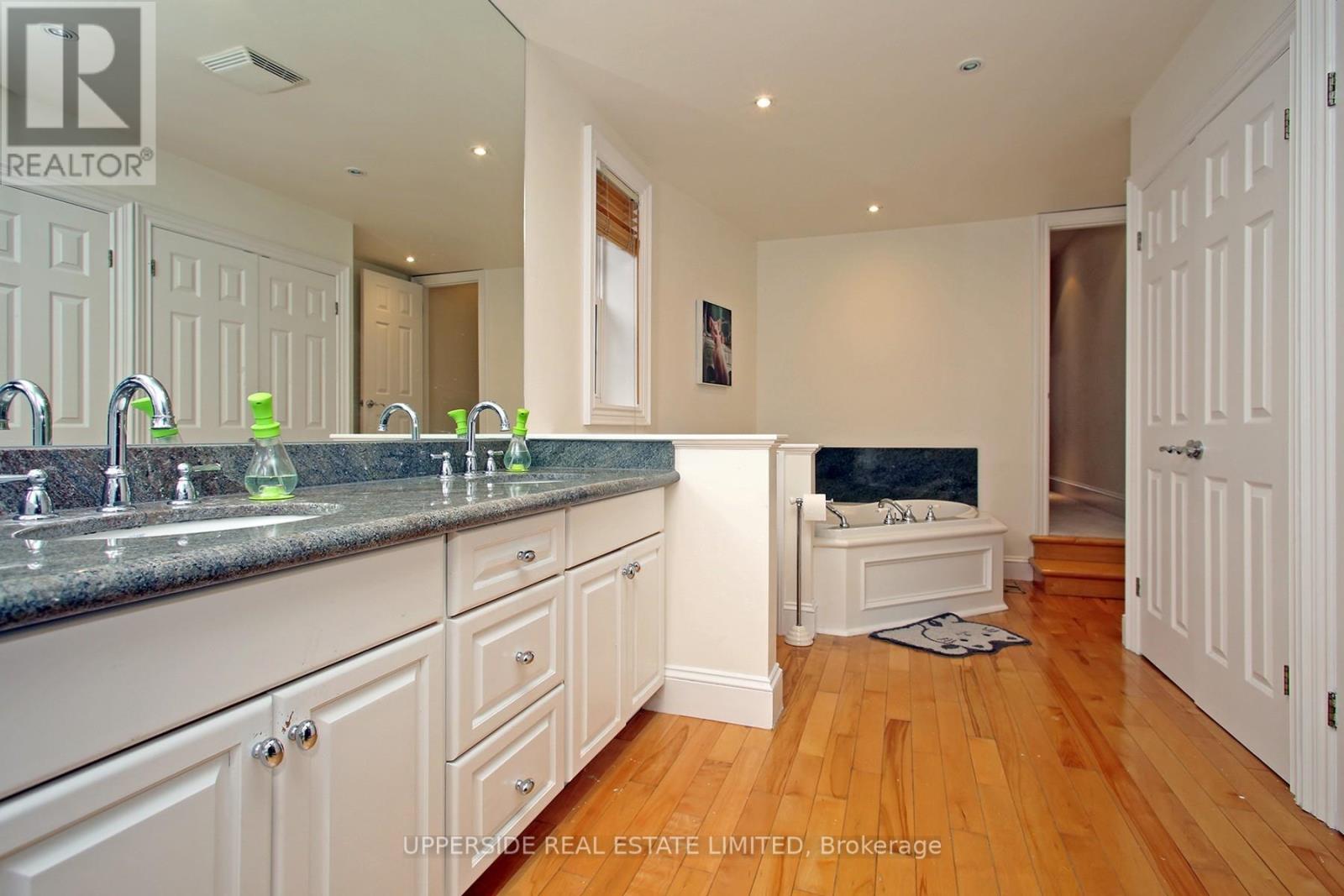 153 COLLIER STREET - 17