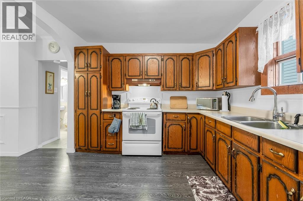 143 WALTER AVENUE S - 10