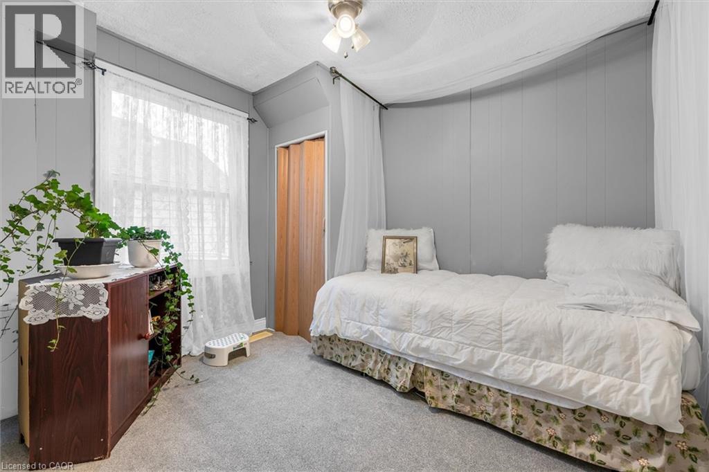 143 WALTER AVENUE S - 12