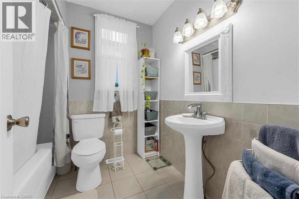 143 WALTER AVENUE S - 14