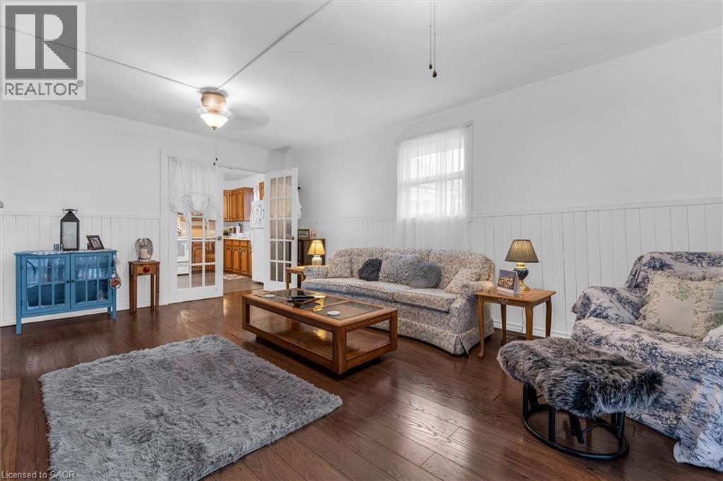 143 WALTER AVENUE S - 16