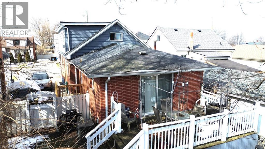 143 WALTER AVENUE S - 2