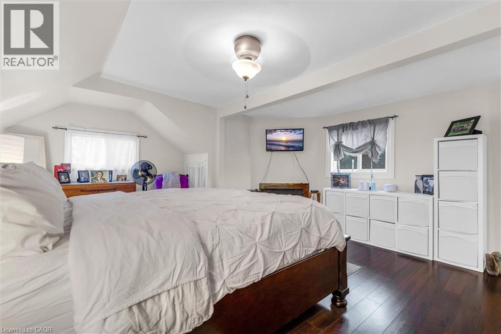 143 WALTER AVENUE S - 22