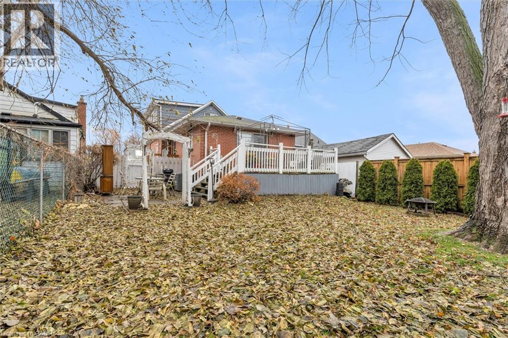 143 WALTER AVENUE S - 23