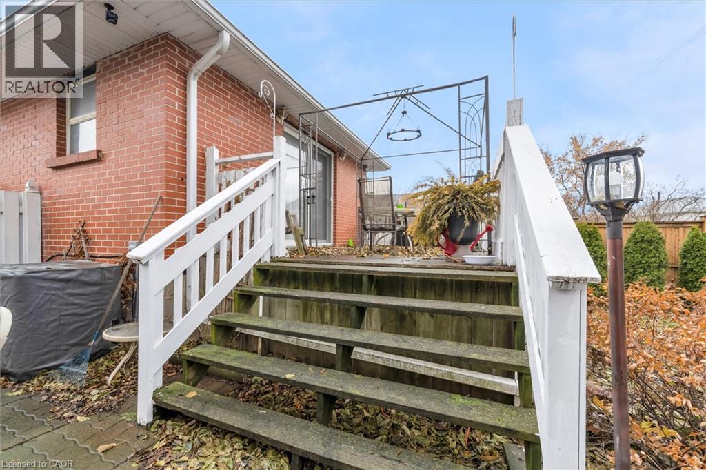 143 WALTER AVENUE S - 25