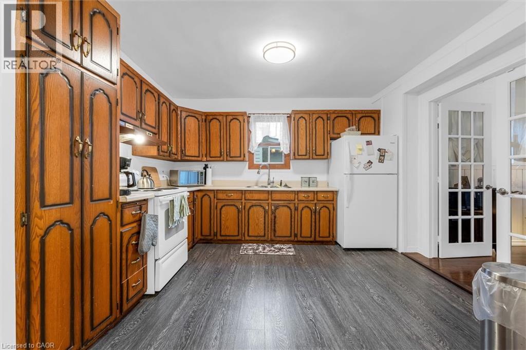 143 WALTER AVENUE S - 9