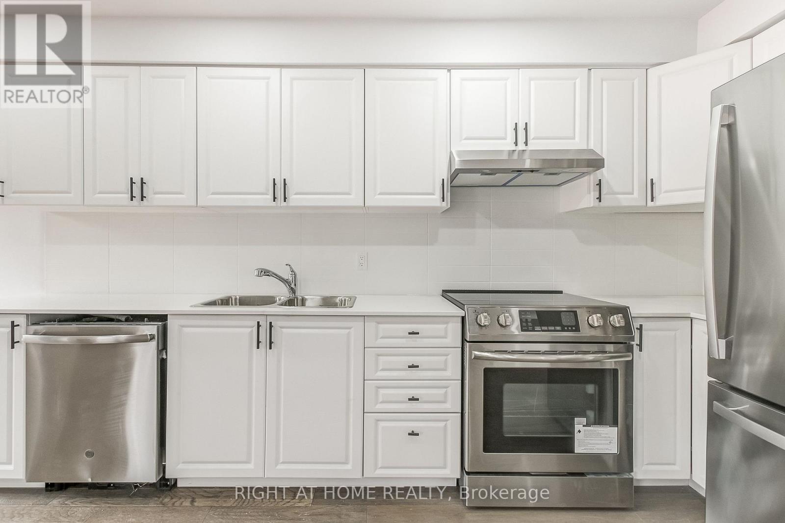 36 MAPLESHADE DRIVE - 24