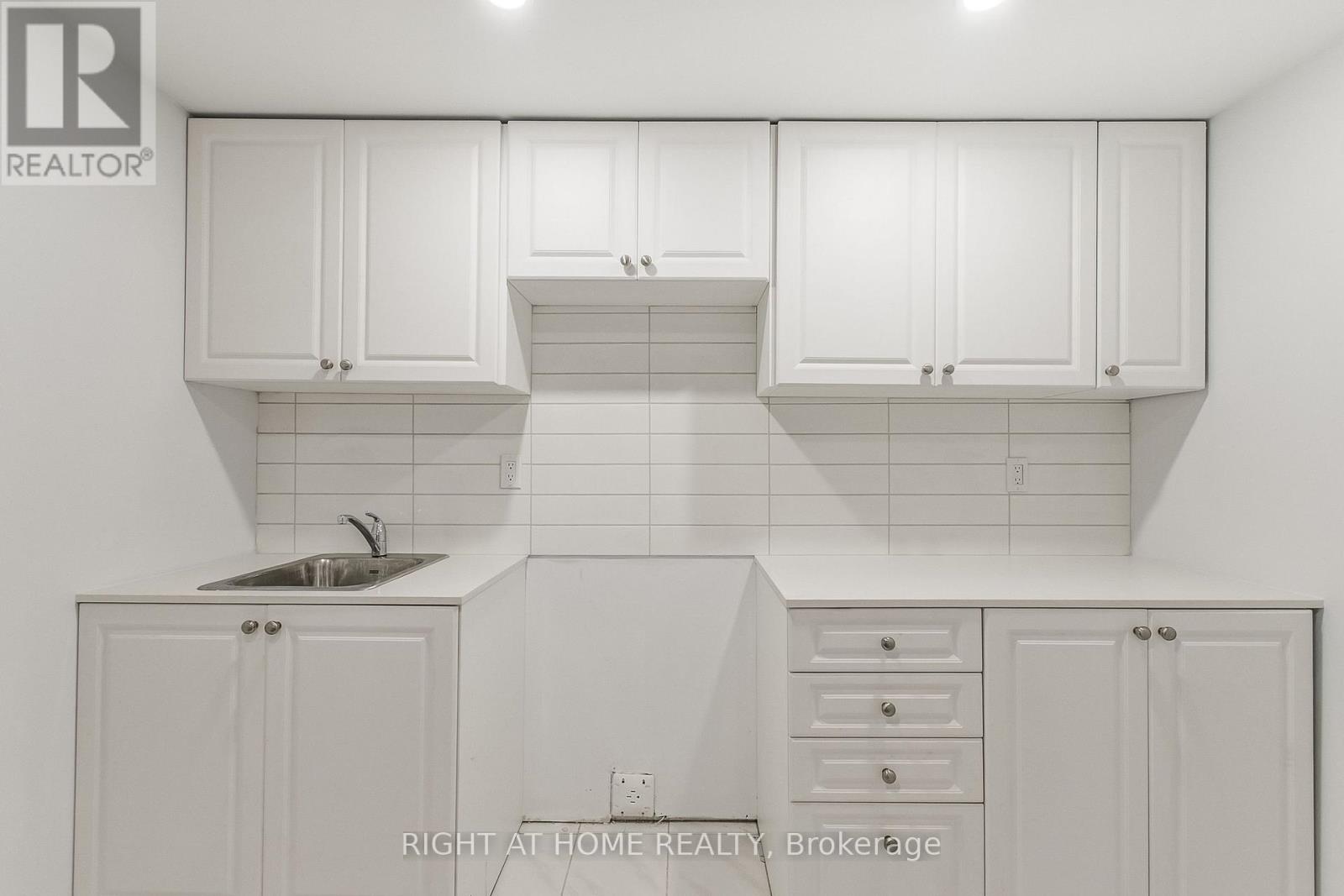36 MAPLESHADE DRIVE - 41
