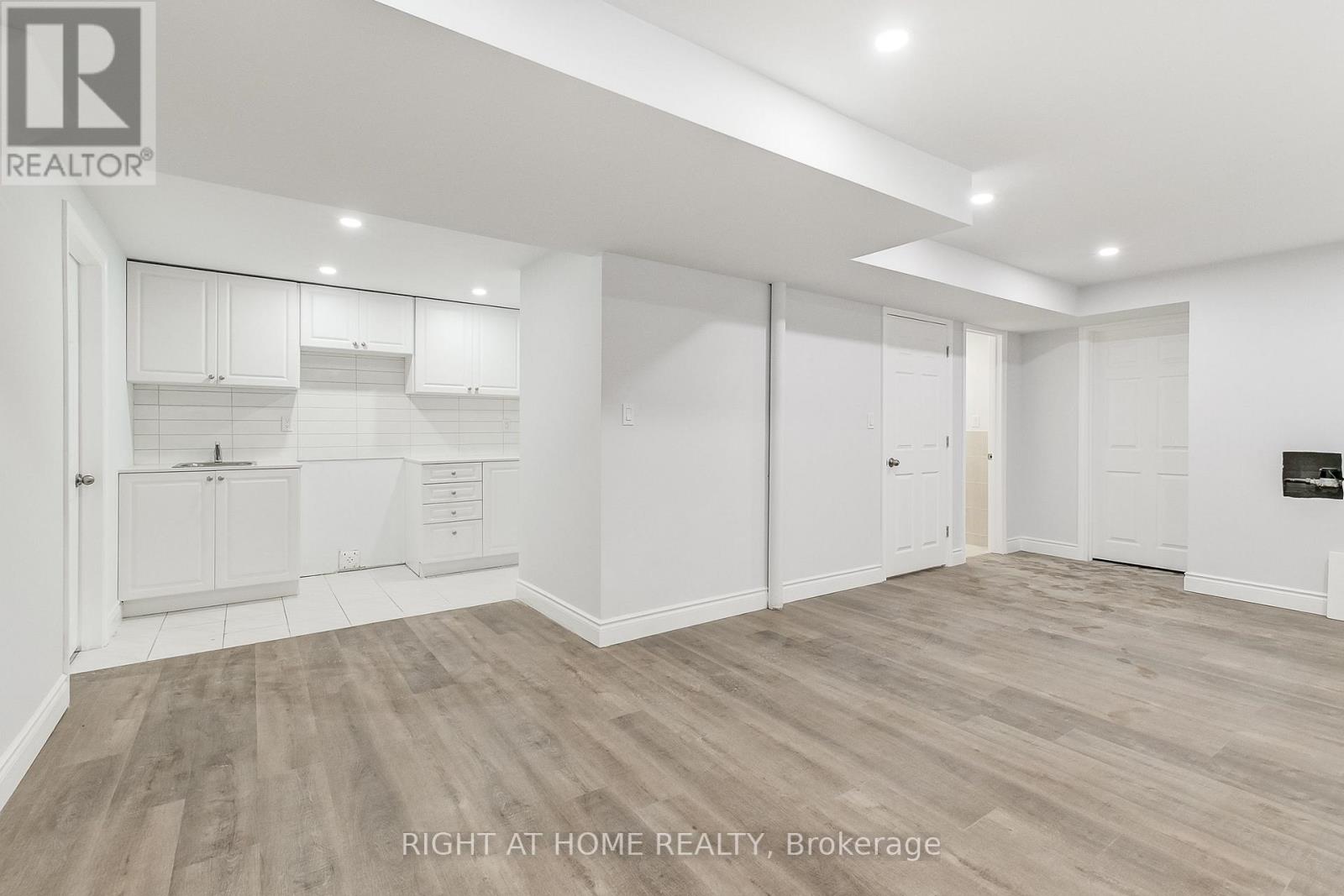 36 MAPLESHADE DRIVE - 39