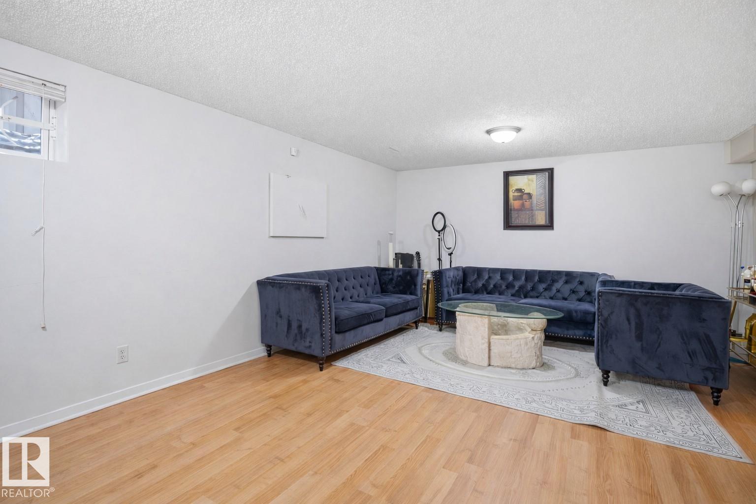 4619 202 ST NW - 35
