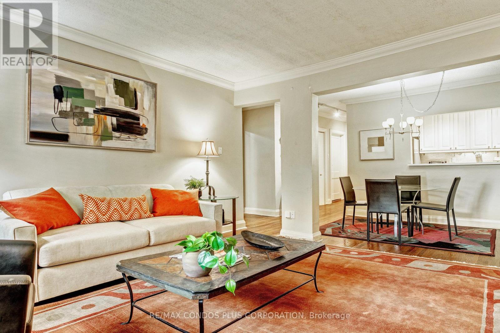 202 - 35 RAGLAN AVENUE