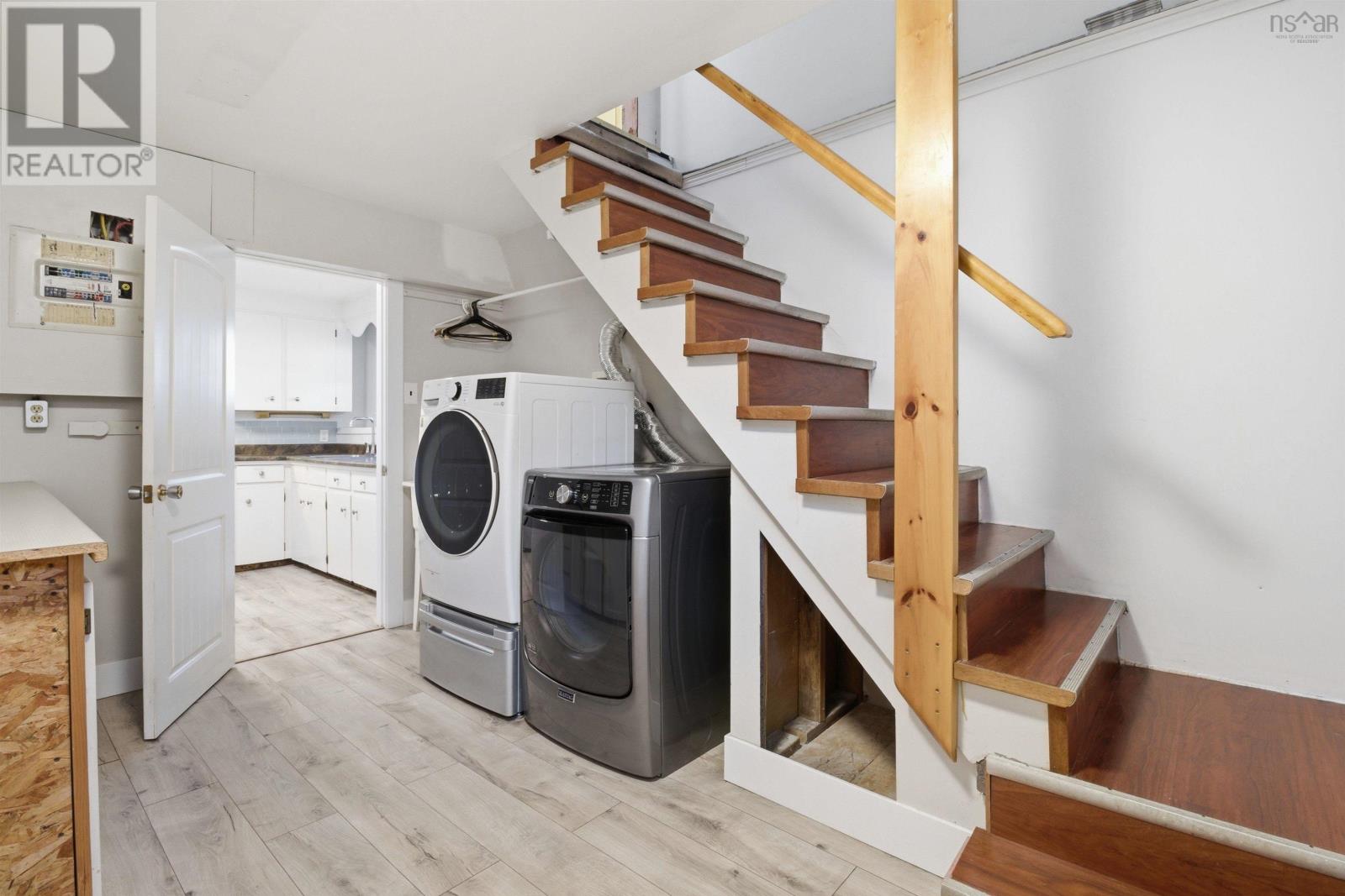 26 WOODCREST AVENUE - 15