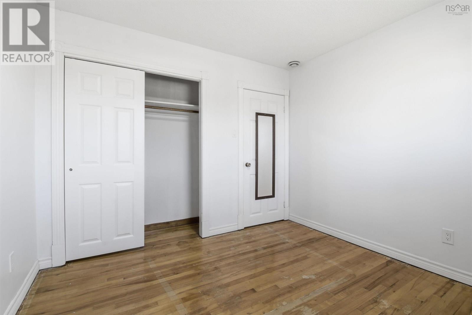 26 WOODCREST AVENUE - 13