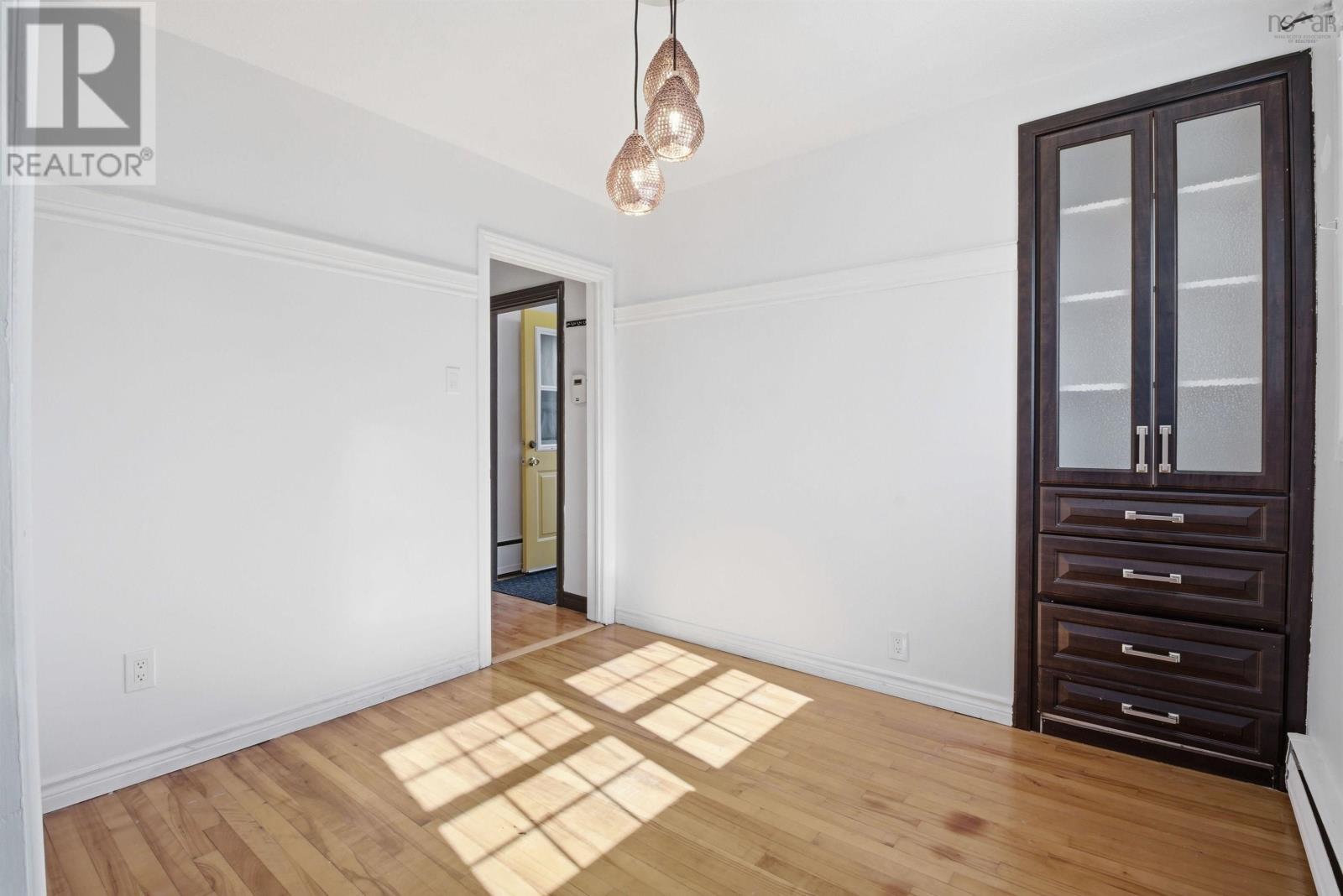 26 WOODCREST AVENUE - 9