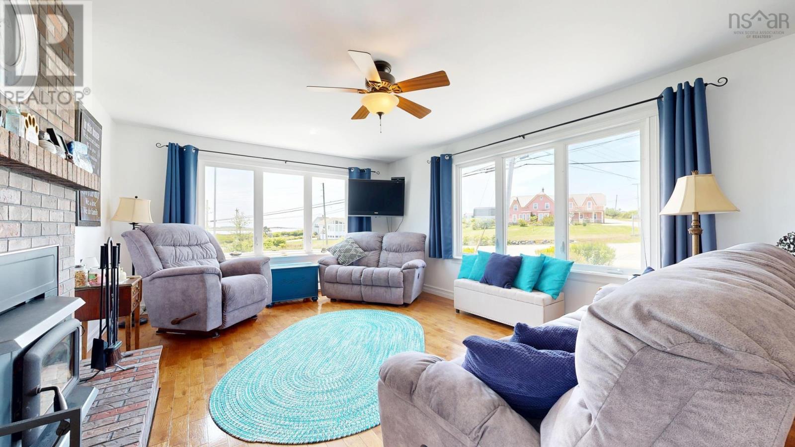 Property 29 of 49 of 3009 Main Street