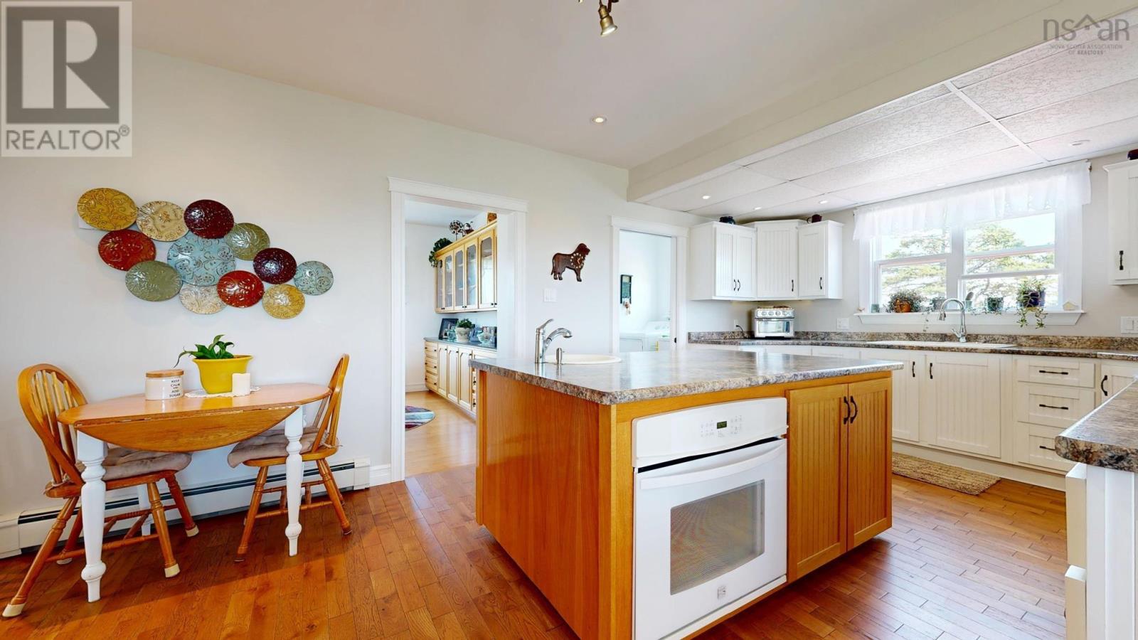 Property 25 of 49 of 3009 Main Street