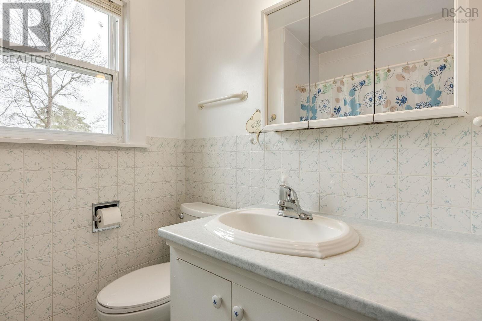 Property 25 of 47 of 2576 1 Highway