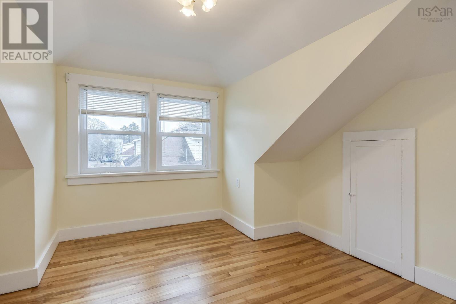 Property 35 of 47 of 2576 1 Highway