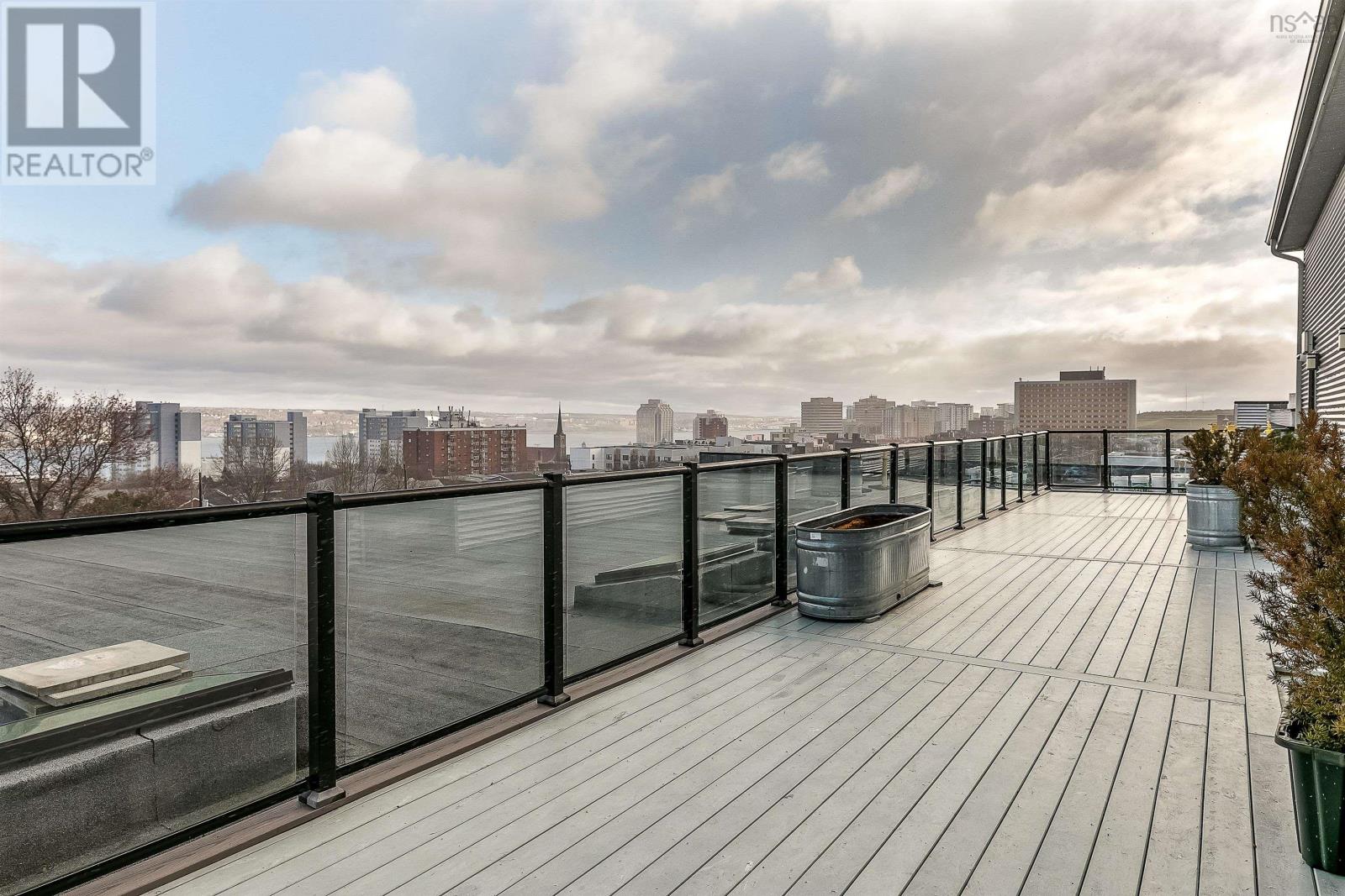 #118 5662 ROBERTS STREET - 36