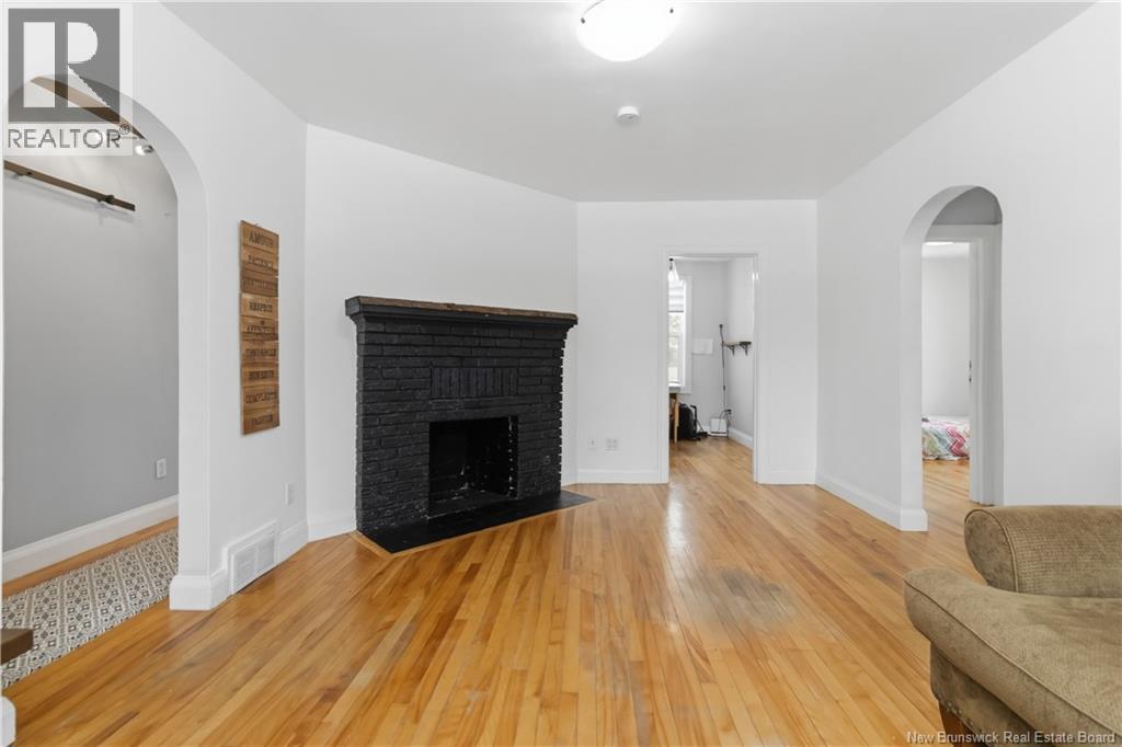 21 KENMORE DRIVE - 16