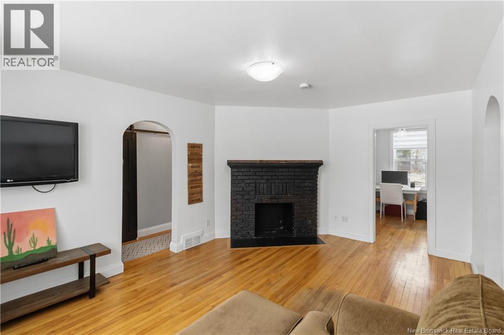 21 KENMORE DRIVE - 17