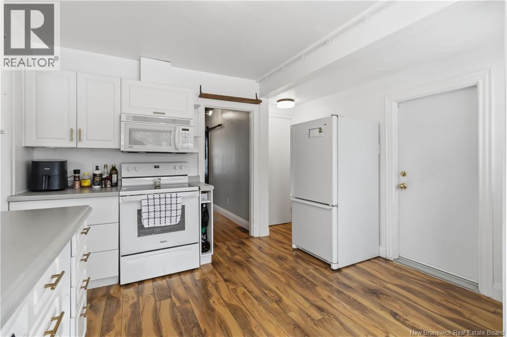 21 KENMORE DRIVE - 20