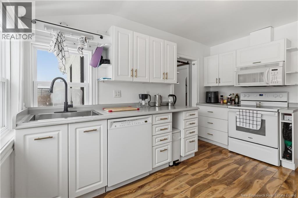 21 KENMORE DRIVE - 22