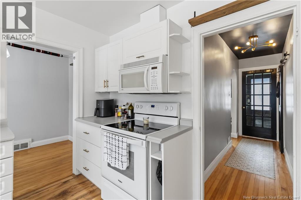 21 KENMORE DRIVE - 23