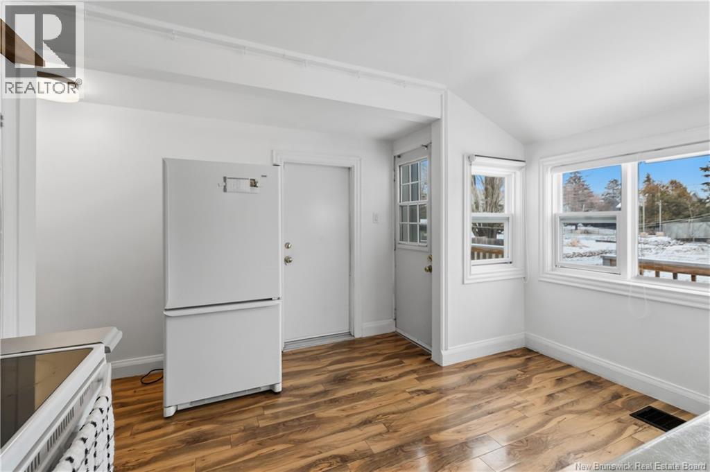 21 KENMORE DRIVE - 24