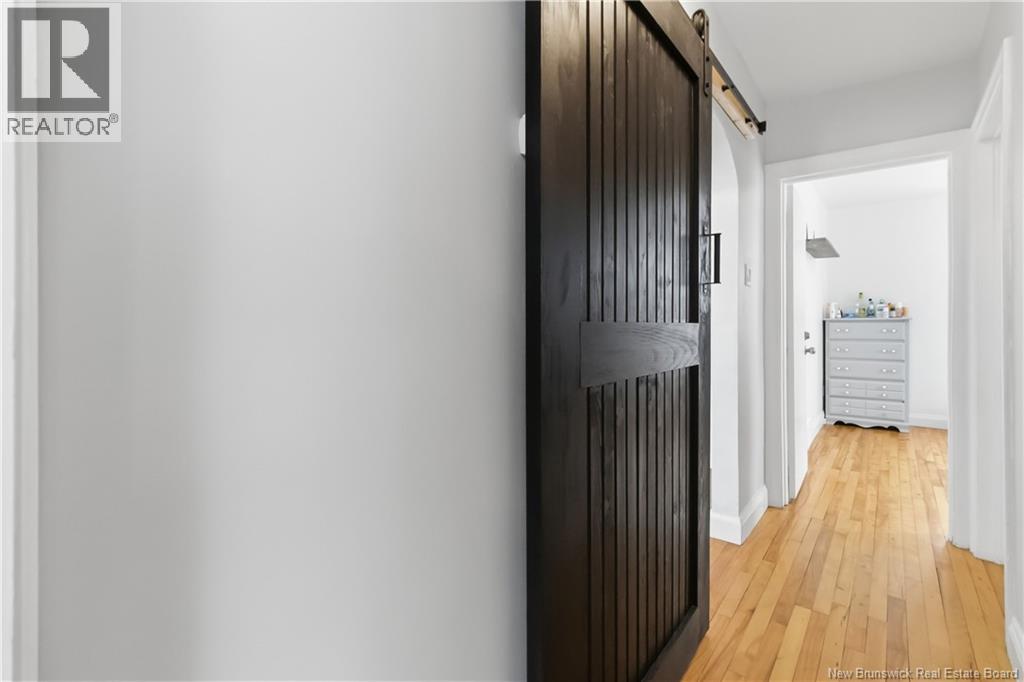 21 KENMORE DRIVE - 25