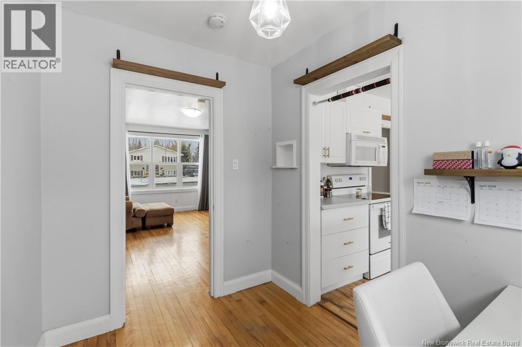 21 KENMORE DRIVE - 26