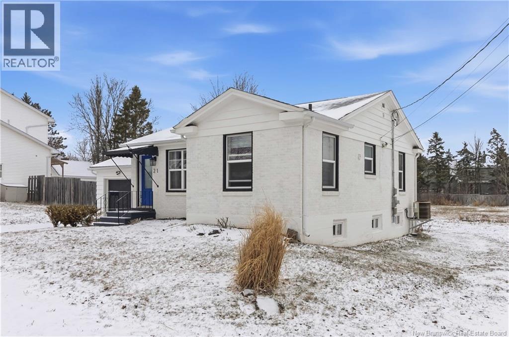 21 KENMORE DRIVE - 3