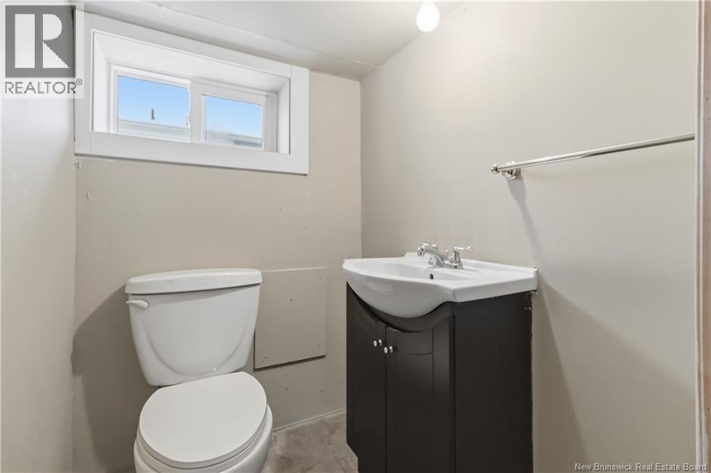 21 KENMORE DRIVE - 32