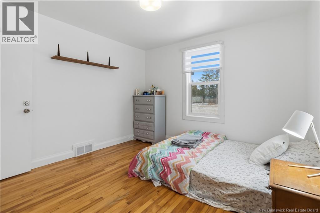 21 KENMORE DRIVE - 35