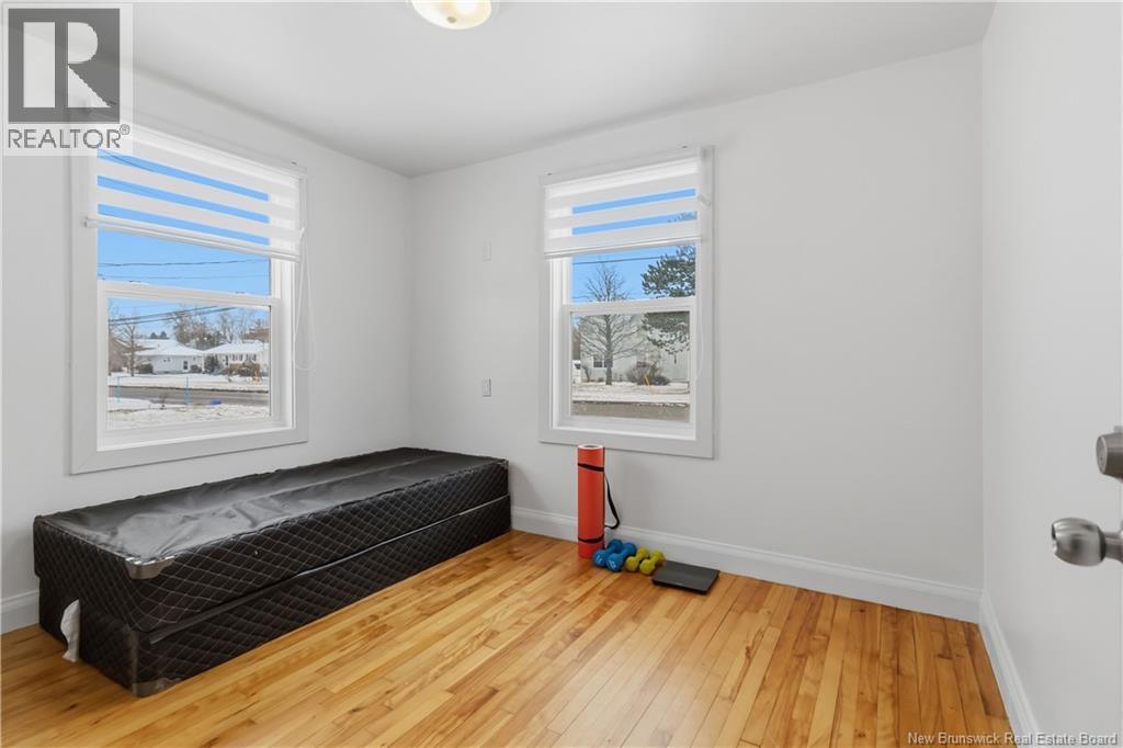 21 KENMORE DRIVE - 36