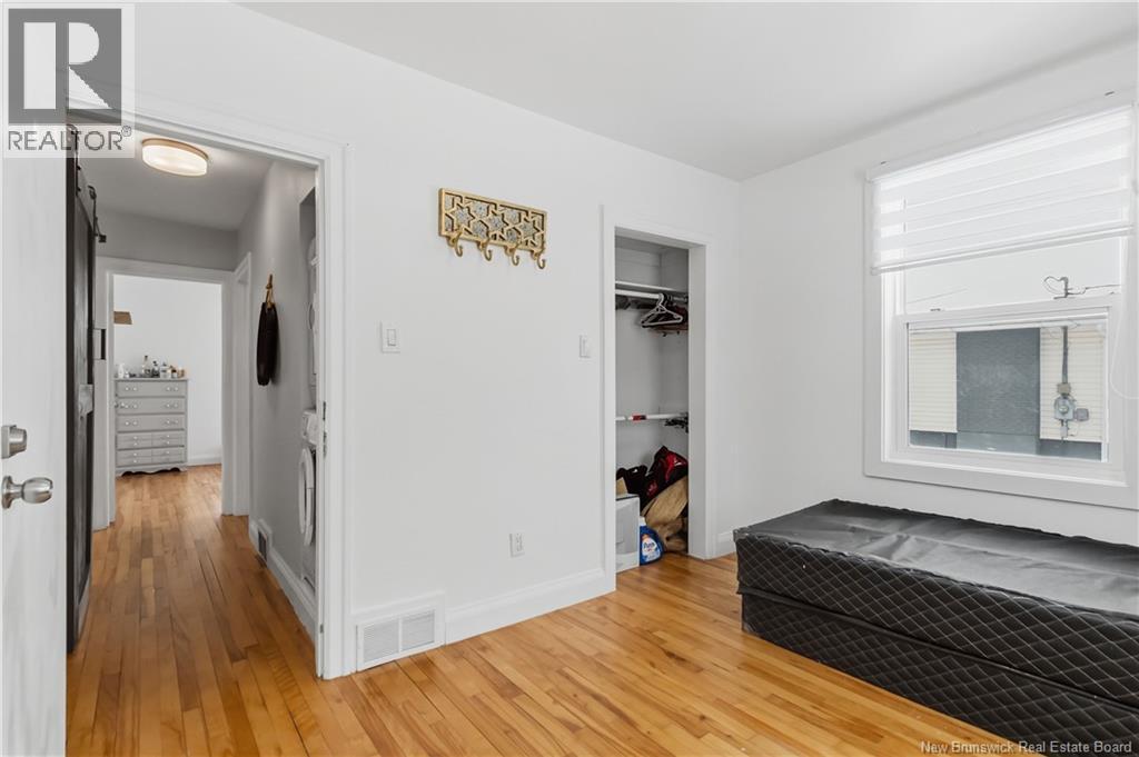 21 KENMORE DRIVE - 38