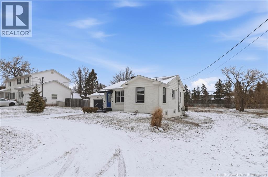 21 KENMORE DRIVE - 4